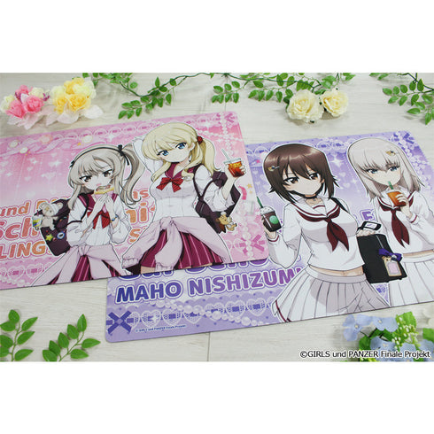 『ガールズ&パンツァー 最終章』描き下ろし デスクマット【西住まほ&逸見エリカ】ギャル制服ver.