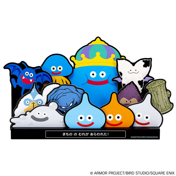 『ドラゴンクエスト』ドラゴンクエスト文具屋 木製台座付きカレンダー 2026 まもののむれがあわられた!