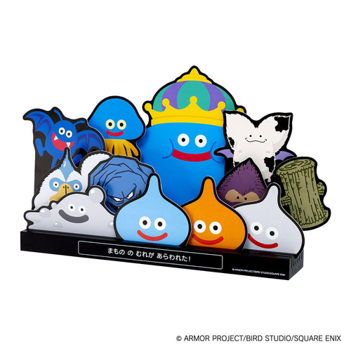 『ドラゴンクエスト』ドラゴンクエスト文具屋 木製台座付きカレンダー 2026 まもののむれがあわられた!