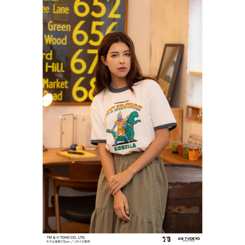 『ゴジラ』ゴジラ 70 周年記念 昭和シリーズ シーンイラスト T シャツ 4(ジェットジャガー & ゴジラ)