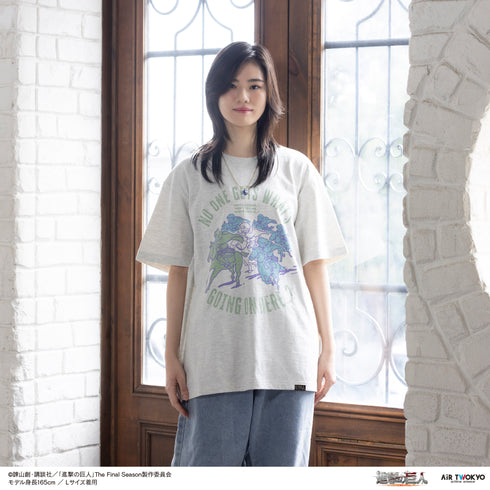 『進撃の巨人』TVアニメ 第11弾 シーンイラストTシャツ 6(誰もこの状況を理解できていないのか?)