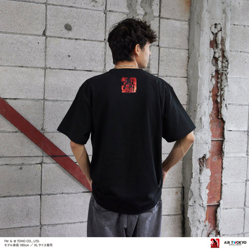 『ゴジラVデストロイア』30周年 シーンイラストTシャツ 4(ゴジラジュニア)ブラック