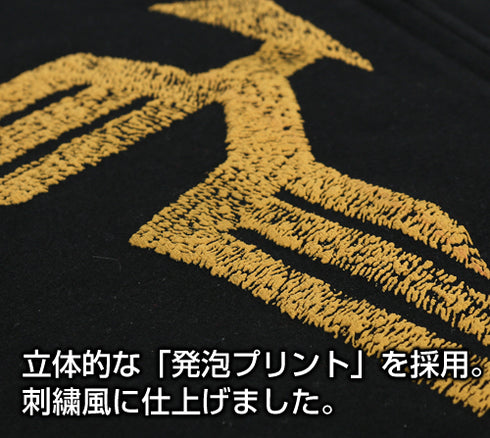 『機動戦士ガンダム』シャアのマント刺繍風プリント ジップパーカー