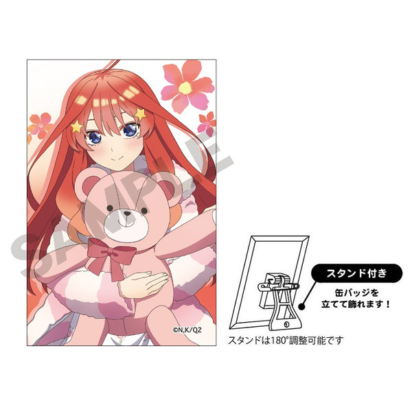 『五等分の花嫁∬』アート缶バッジ 中野五月 ぬいぐるみ抱っこ