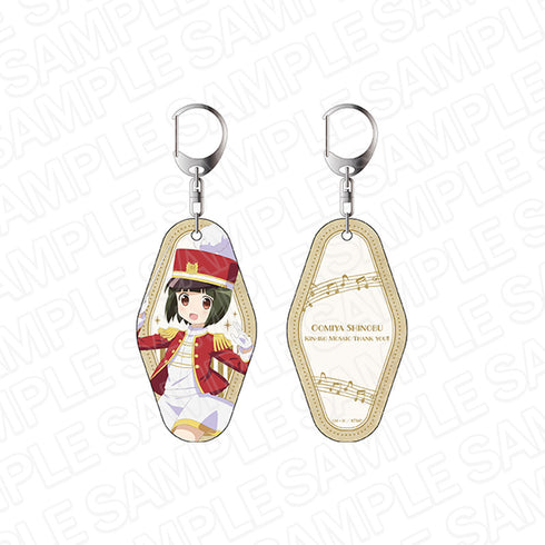 『劇場版 きんいろモザイクThank you!!』両面ルームキーホルダー 大宮忍 音楽隊 ver.