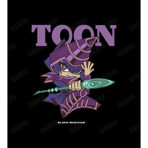 『遊☆戯☆王デュエルモンスターズ』ブラック・マジシャン トゥーン・ワールド テイストデフォルメ Tシャツ (メンズ/レディース)