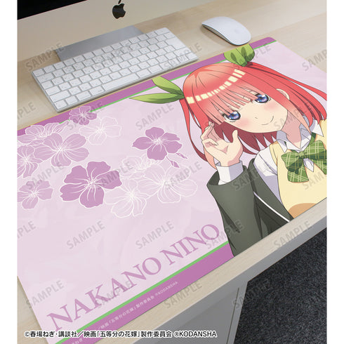 『映画 五等分の花嫁』描き下ろしイラスト 中野⼆乃 ⾐装交換ver. プレイマット
