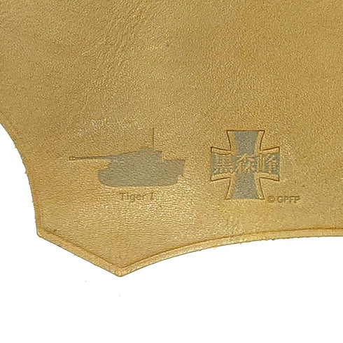 『ガールズ&パンツァー』 牛革型レザーマウスパッド (黒森峰女学園)