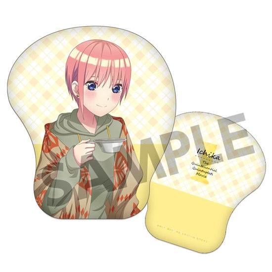 『映画 五等分の花嫁』描き下ろしむにゃもちクッション 中野一花 キャンプ ver.