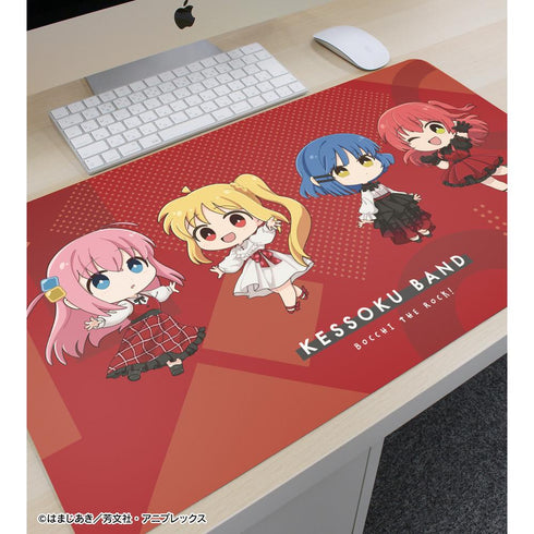 『ぼっち・ざ・ろっく!』結束バンド ちびキャラ 赤いドレスver. マルチデスクマット