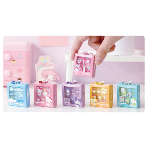 『サンリオキャラクターズ』パッケージ風ミニチュアキーホルダー シナモロール