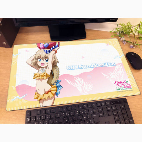 『ガールズ&パンツァー 最終章』描き下ろしラバーマット(カチューシャ/リゾート水着)