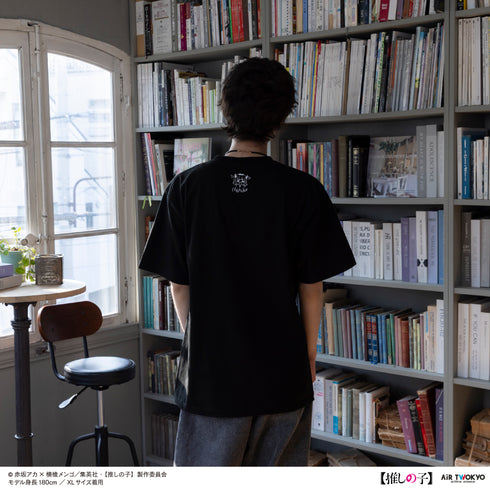 『【推しの子】』TVアニメ第2弾 モノトーンシーンイラストTシャツ 6(MEMちょ)ブラック
