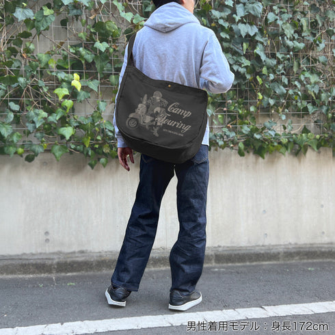 『ゆるキャン△ SEASON3』描き下ろし 志摩リン ニュースペーパーバッグ バイクでひといきVer. ブラック