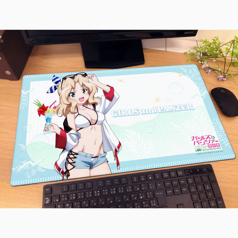 『ガールズ&パンツァー 最終章』描き下ろしラバーマット(ケイ/リゾート水着)
