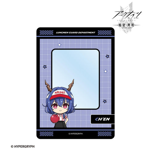 『アークナイツ【焔燼曙明/RISE FROM EMBER】』チェン ちびキャラ アクティビティスタッフver. B8硬質ケース