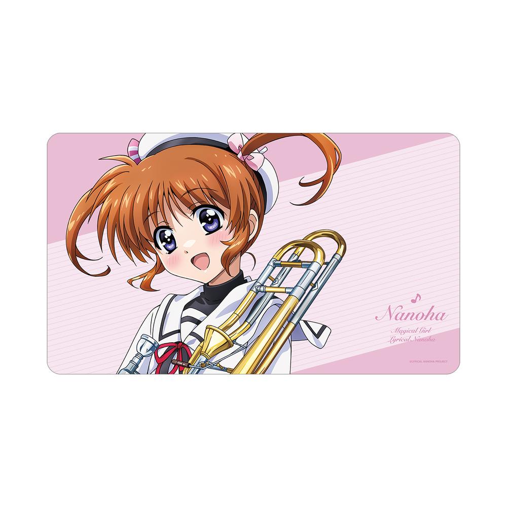 『魔法少女リリカルなのはシリーズ』描き下ろし 高町なのは 吹奏楽ver. マルチデスクマット【202506再販】