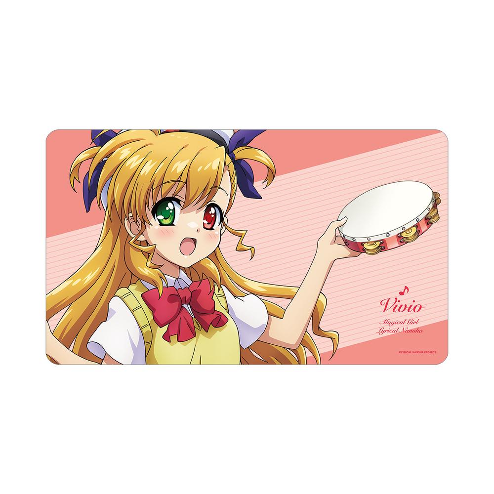 『魔法少女リリカルなのはシリーズ』描き下ろし 高町ヴィヴィオ 吹奏楽ver. マルチデスクマット【202506再販】