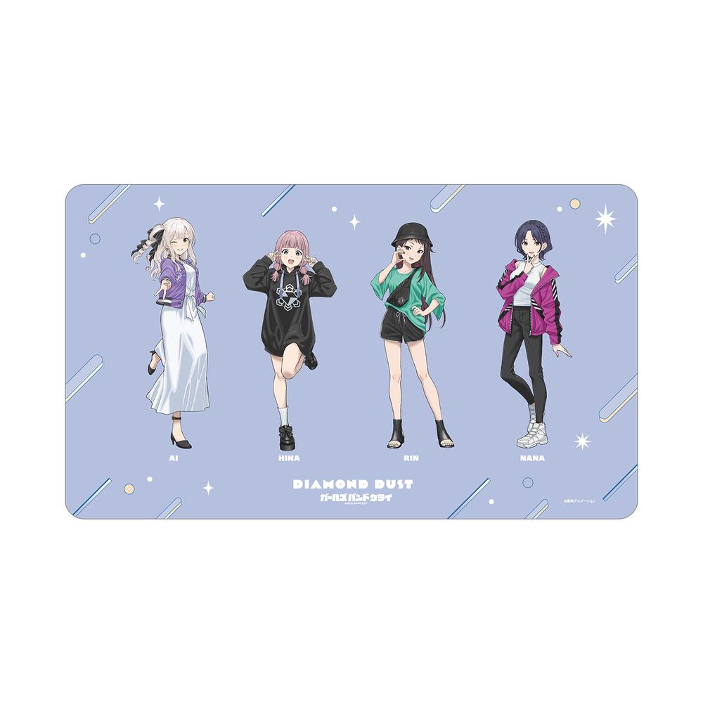 『ガールズバンドクライ』描き下ろし ダイヤモンドダスト 集合 私服ver. マルチデスクマット