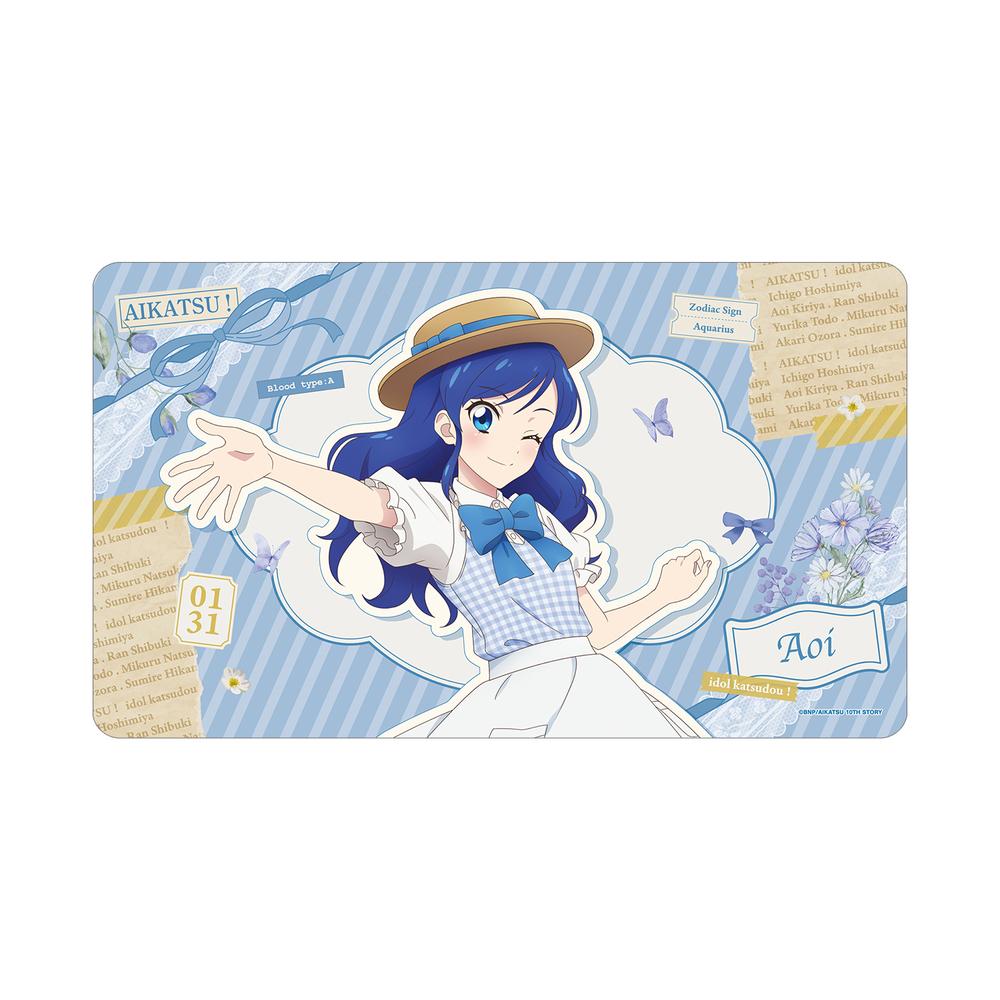 『アイカツ! 10th STORY ~未来へのSTARWAY~』描き下ろし 霧矢あおい カントリーワンピースver. マルチデスクマット