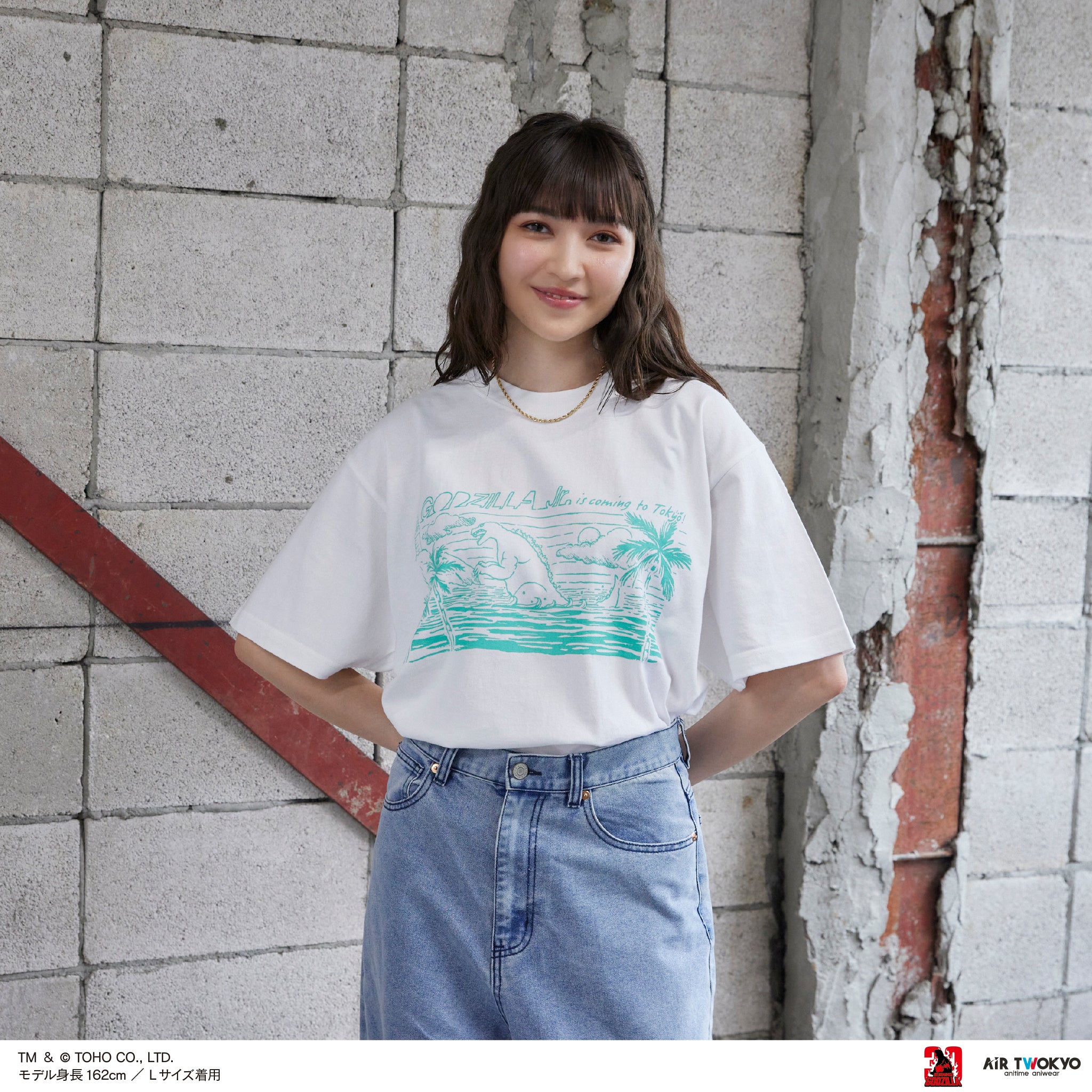 『ゴジラVデストロイア』30周年 シーンイラストTシャツ 4(ゴジラジュニア)ホワイト